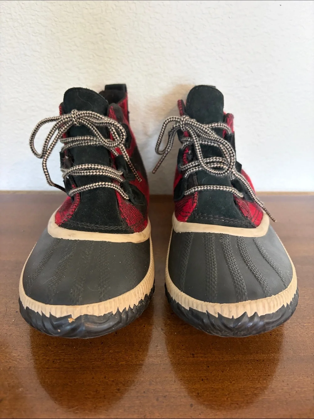 Sorel Out N About Red and Black Buffalo Plaid Lace-Up Waterproof Duck Booties 9